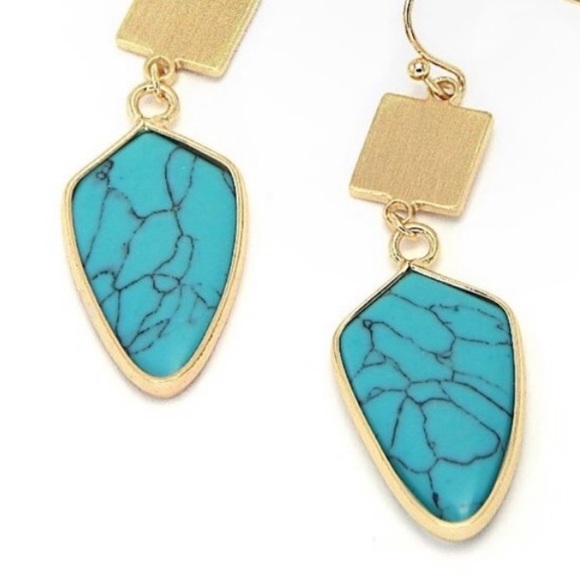 TURQUOISE & BRUSHED GOLD ARROWHEAD SHAPE DROP EARRINGS - Picture 4 of 5